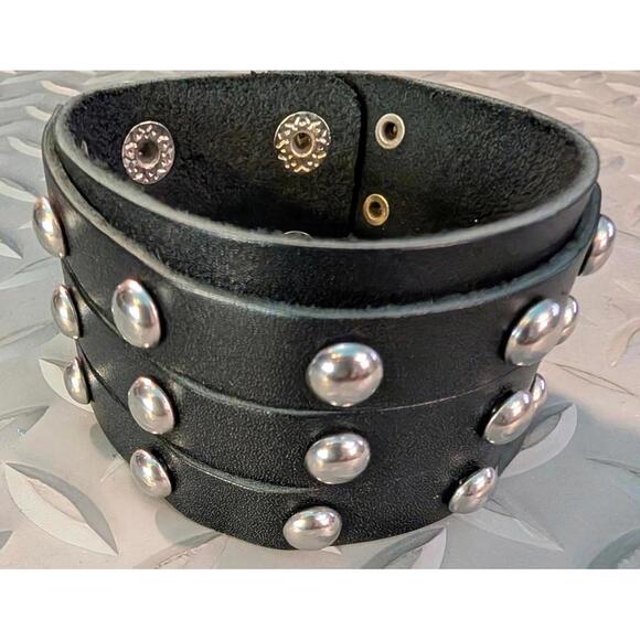 Black Leather Studded Wide Wristband Bracelet NEW - Picture 1 of 3